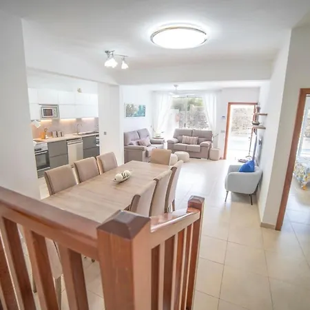 Whitney Villa